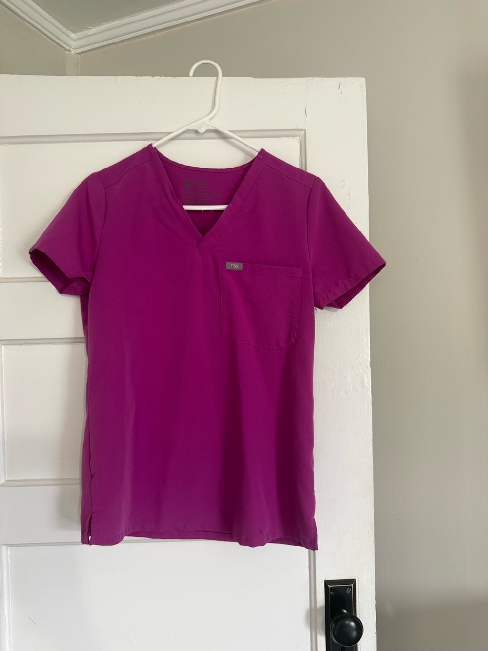 Figs magenta scrub set